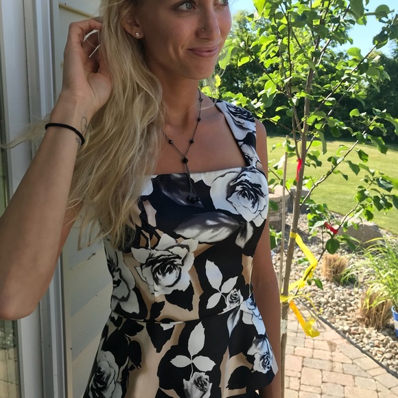 SOLD!!WHBM cap sleeve beauty! - Picture 2 of 5